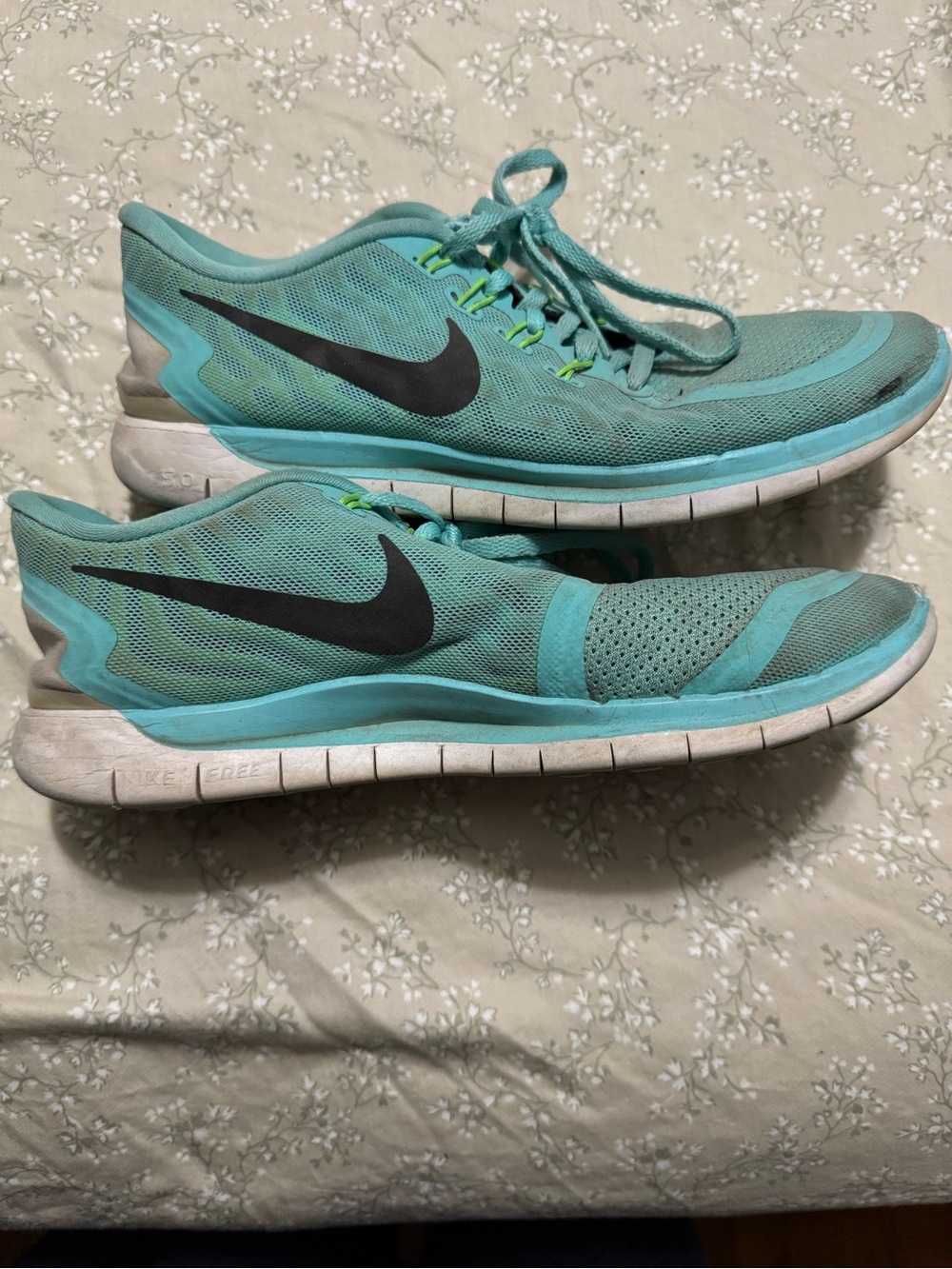 Nike Women's Teal Athletic Running Shoes with Black Swoosh